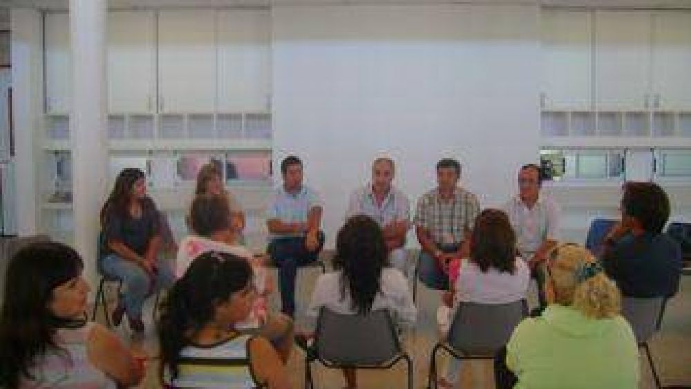 El Consejo Escolar sesion� en Fern�ndez