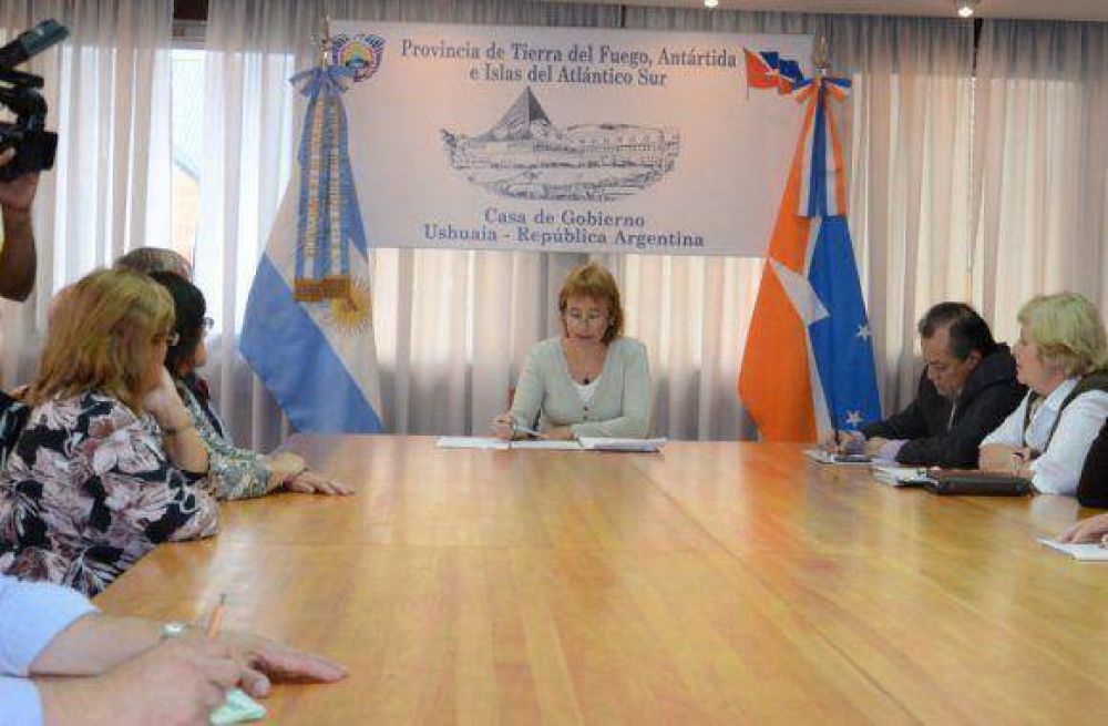 R�os recibi� a centros de Jubilados y directores del IPAUSS