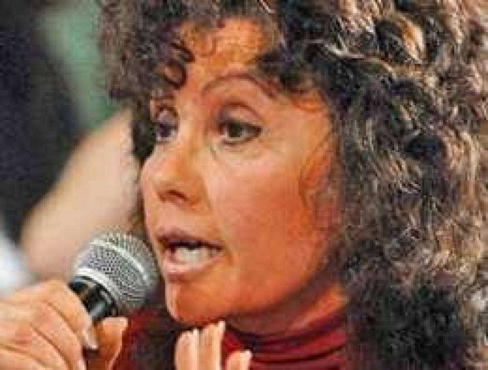 "Usan el poder para dictar leyes contra personas"