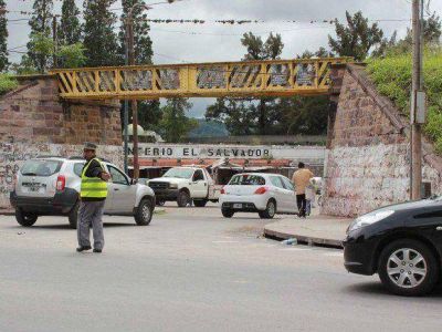 Prueban descomprimir el tr�nsito en puente Tucum�n