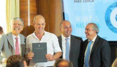 Barrio Boca: Pablo Zurro anunci� que se construir� un nuevo tramo de red secundaria cloacal	