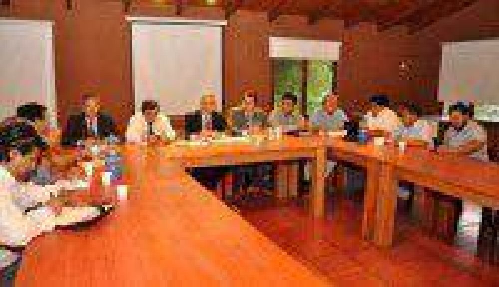 Gobierno y gremios docentes contin�an acercando posiciones por negociaci�n salarial