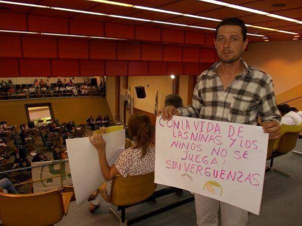 El pedido del pap� de Sof�a: �Deber�an destituir a Bongianino�