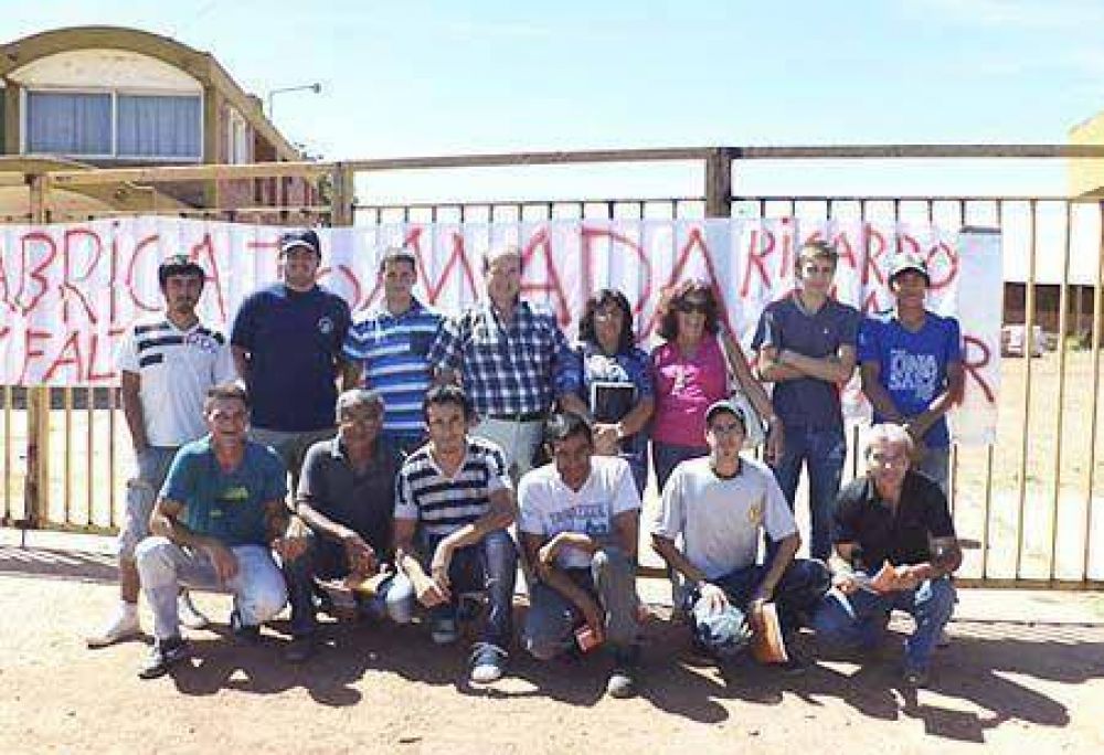 Capacitan a trabajadores de "C�ramicas Uni�n Salto"