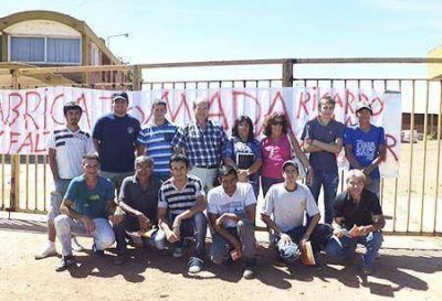 Capacitan a trabajadores de "C�ramicas Uni�n Salto"