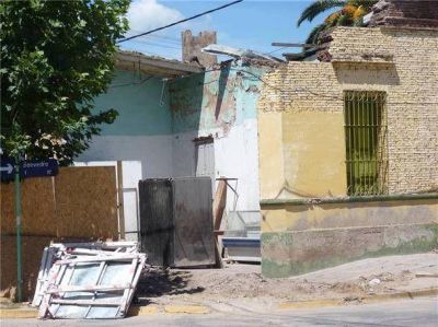 Demuelen la casa da�ada por obra de gas