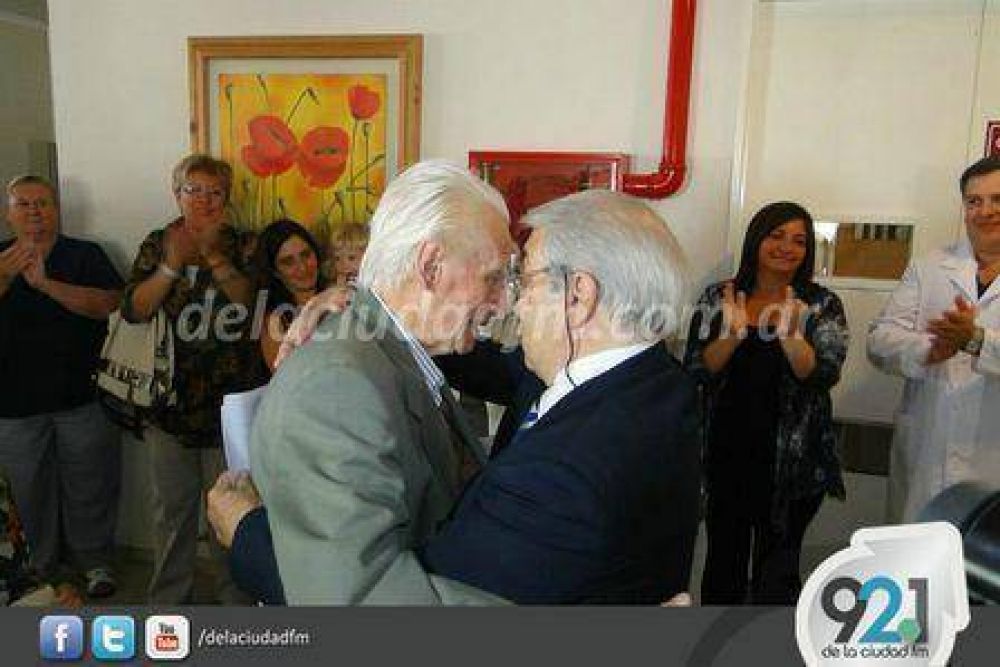 El Doctor Fidel Rosell fue reconocido por su trayectoria en el Hospital Municipal	