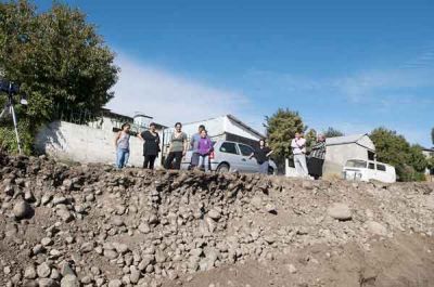 Vecinos del barrio Alborada protestan por cierre de una calle