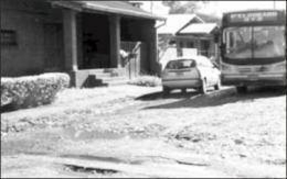 Vecinos de varios barrios de Eldorado, molestos por el mal estado de las calles