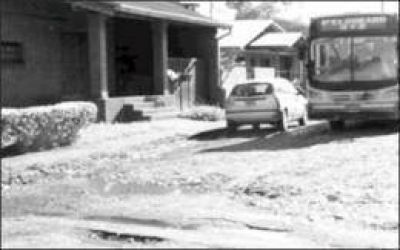 Vecinos de varios barrios de Eldorado, molestos por el mal estado de las calles