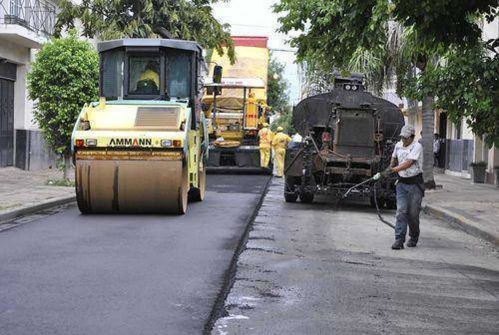 Contin�a la repavimentaci�n de calle San Mart�n