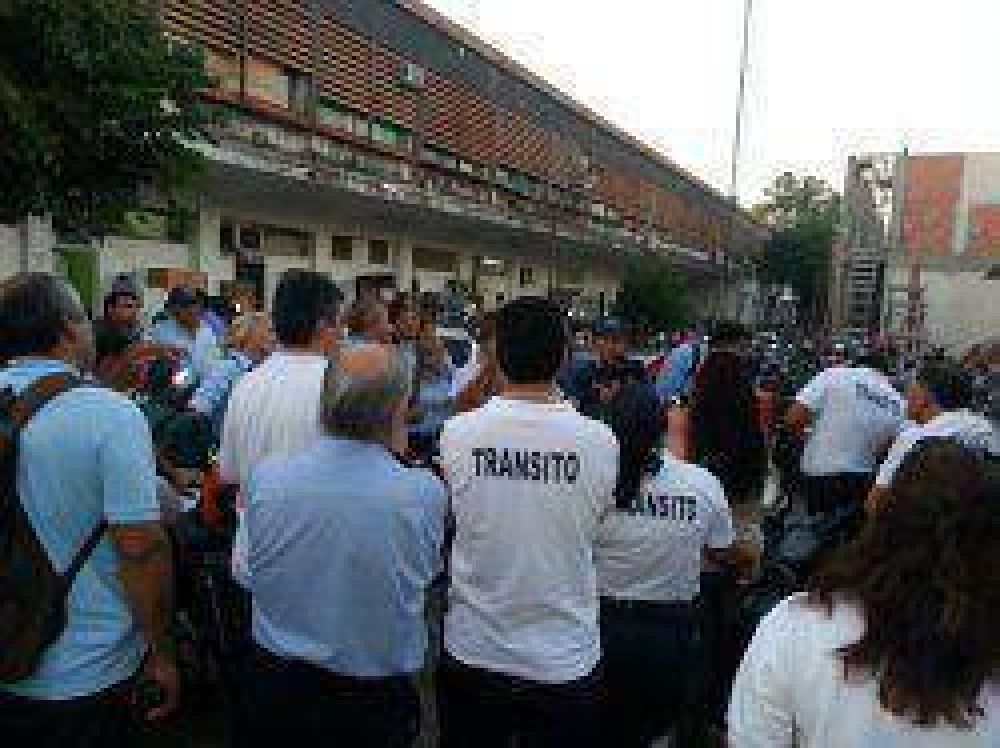 Municipales reclaman que hoy se les pague el adicional por los corsos