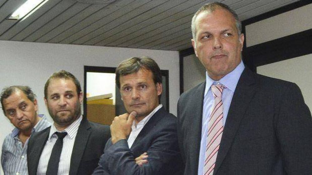 Buzzi firm� convenios para construcci�n de viviendas y pavimentaci�n de rutas