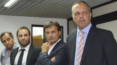 Buzzi firm� convenios para construcci�n de viviendas y pavimentaci�n de rutas