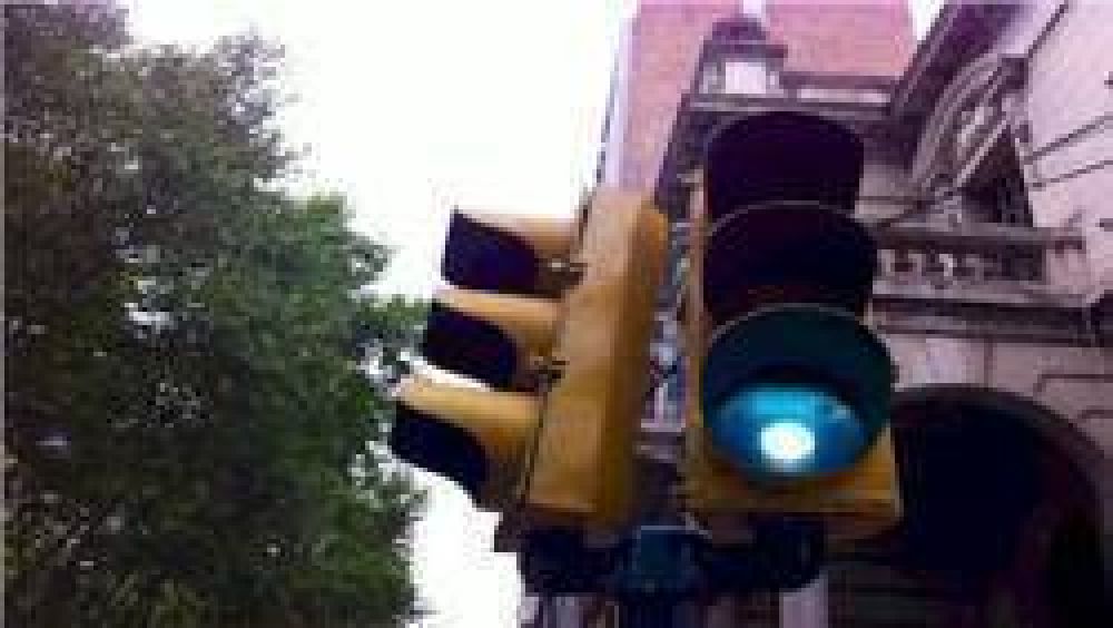 La Municipalidad prueba y arriesga la seguridad vial 