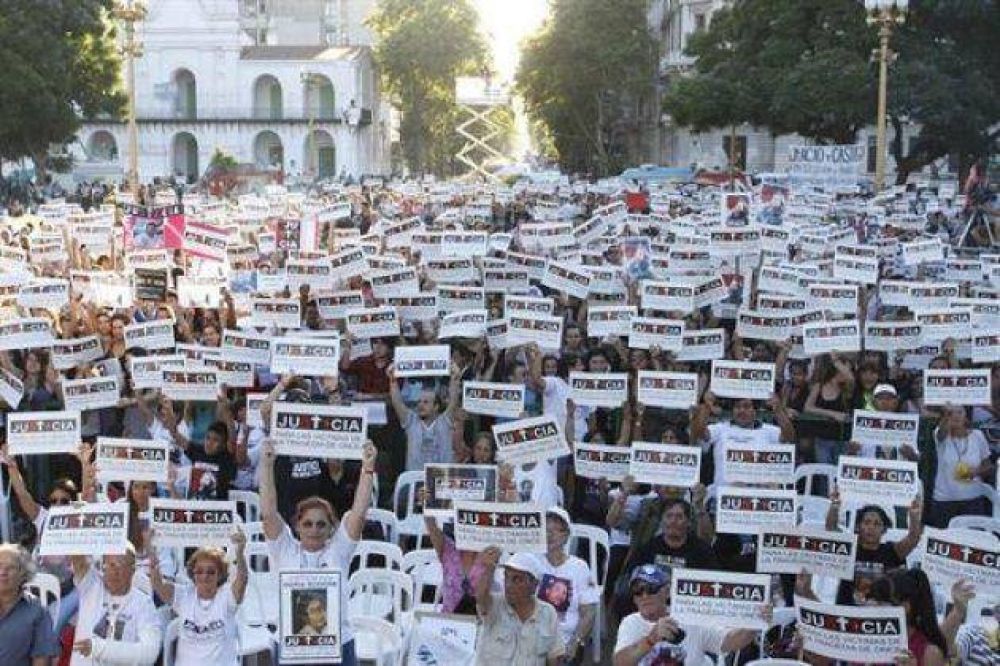 Miles de personas acompa�aron pedido de justicia para v�ctimas de Once