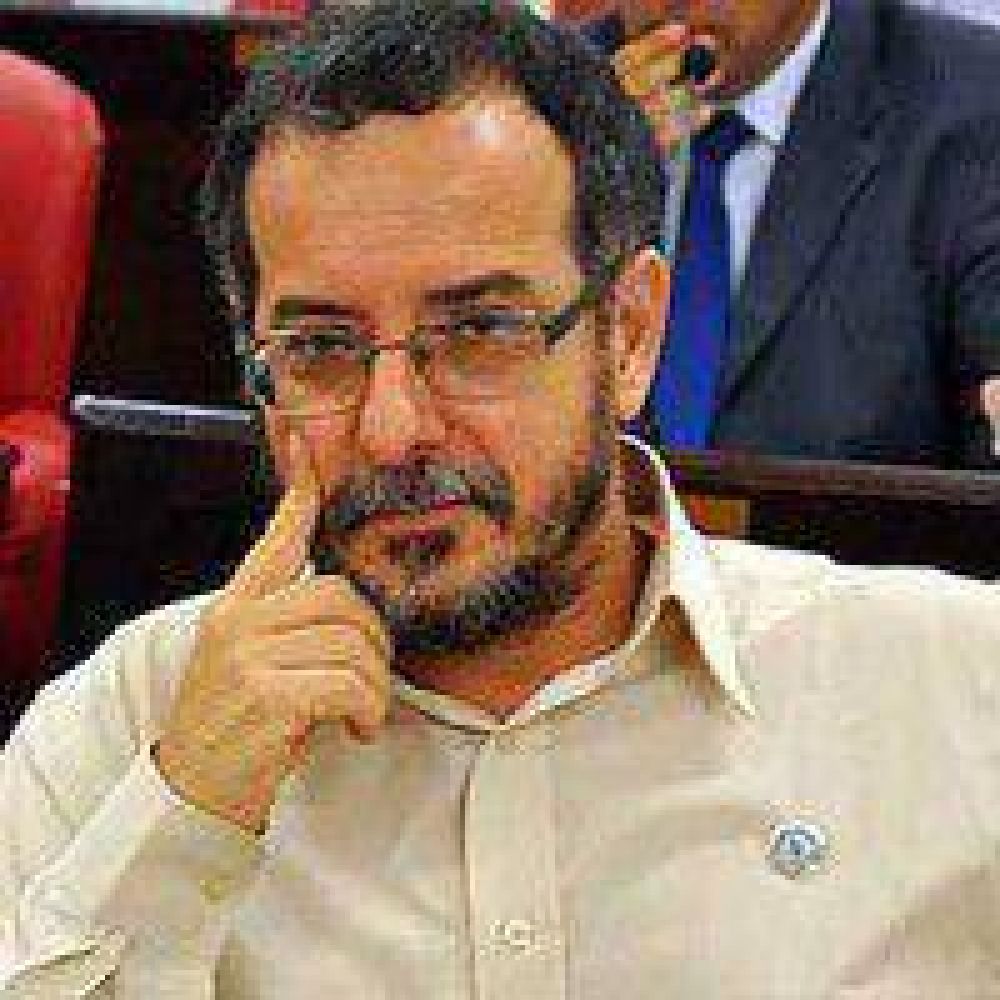 Mart�nez: �No se juega con el destino de los chaque�os�