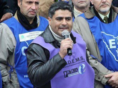 Ahora el Gobierno ofrece el blanqueo de 460 pesos y los docentes deciden en asambleas