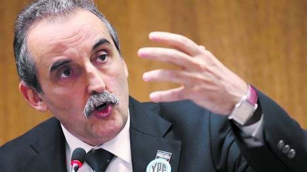 Moreno denunci� penalmente a una entidad de consumidores
