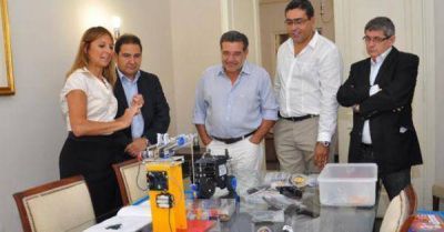 Presentaron al Gobernador proyecto de rob�tica para escuelas primarias y secundarias