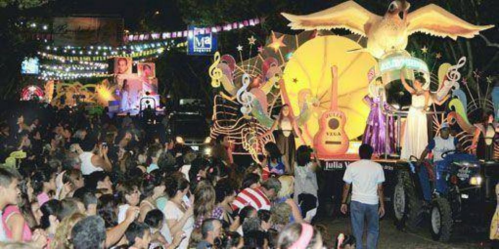 Una sucesi�n de cuadros teatrales que pusieron color y movimiento