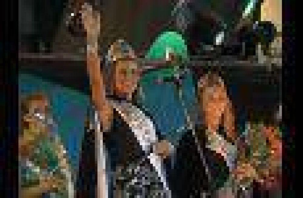 La anfitriona de la Fiesta de la Vendimia sali� desde Independiente Rivadavia
