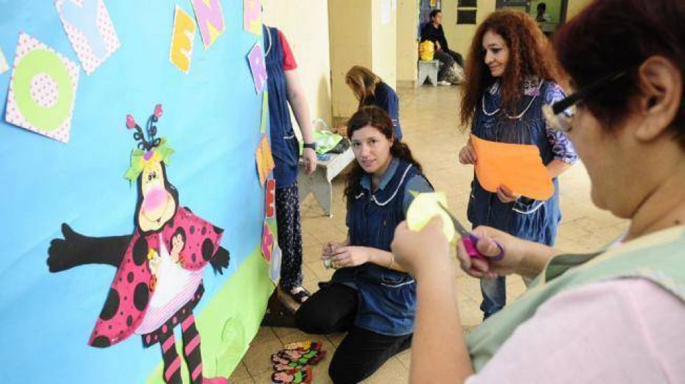 El acuerdo salarial no garantiza que el lunes comiencen las clases