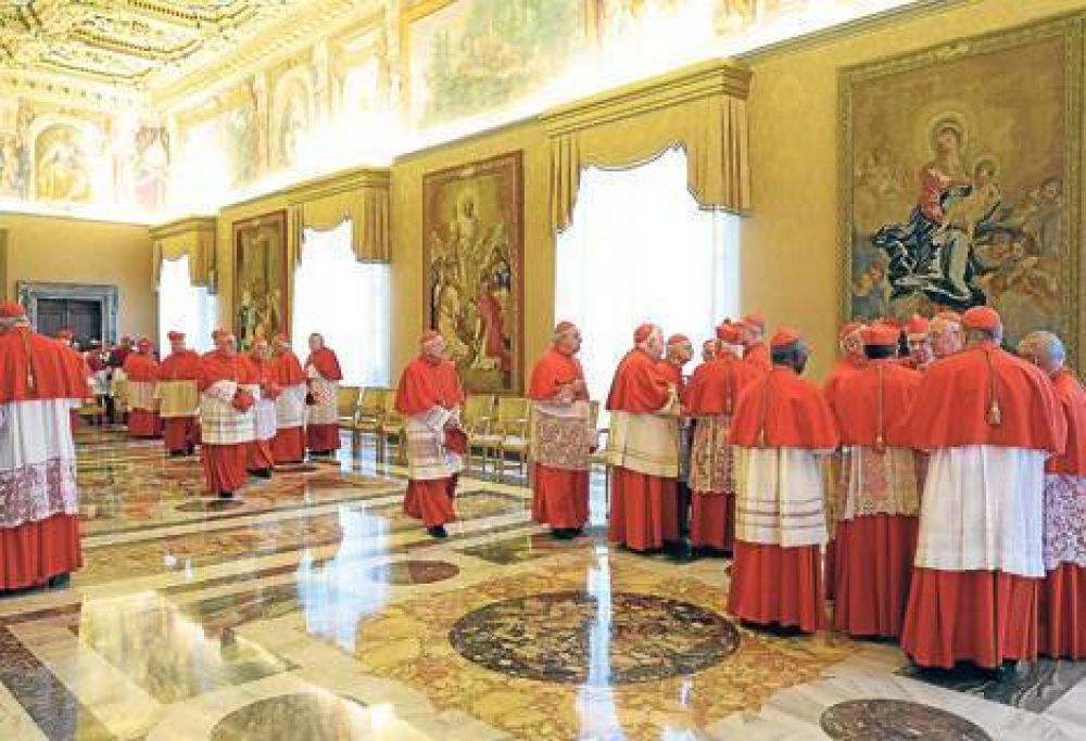 Esc�ndalos sexuales y lavado de dinero para ponerle fin a un Papa