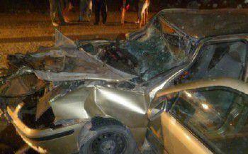 Espectacular accidente en la ruta 252: un auto se meti� debajo de un acoplado
