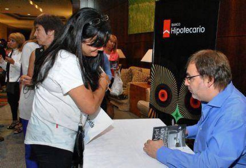 Gabriel Rol�n reuni� a una multitud en la �ltima charla de Verano Planeta‏