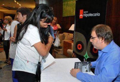Gabriel Rol�n reuni� a una multitud en la �ltima charla de Verano Planeta‏
