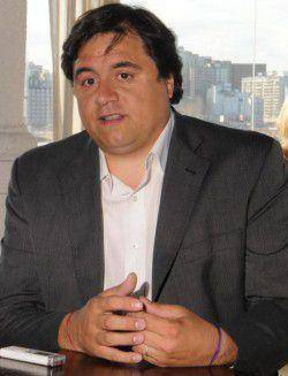 �Manino� Iriart dio a conocer el proyecto de ley para eliminar colas y esperas