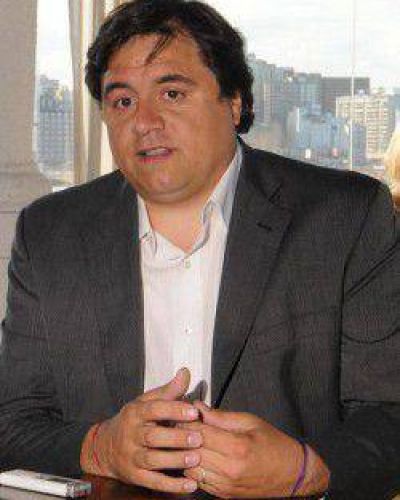 �Manino� Iriart dio a conocer el proyecto de ley para eliminar colas y esperas