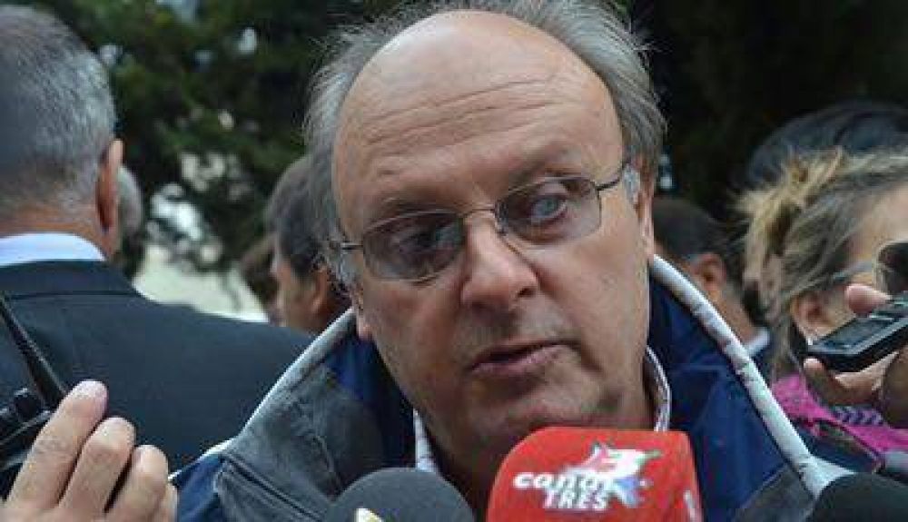 Di Pierro encabez� el �nico acto oficial pidiendo �perd�n� a la comunidad por los da�os ocasionados tras el temporal