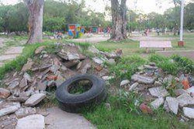 El parque Mitre, de paseo p�blico a zona destrozada
