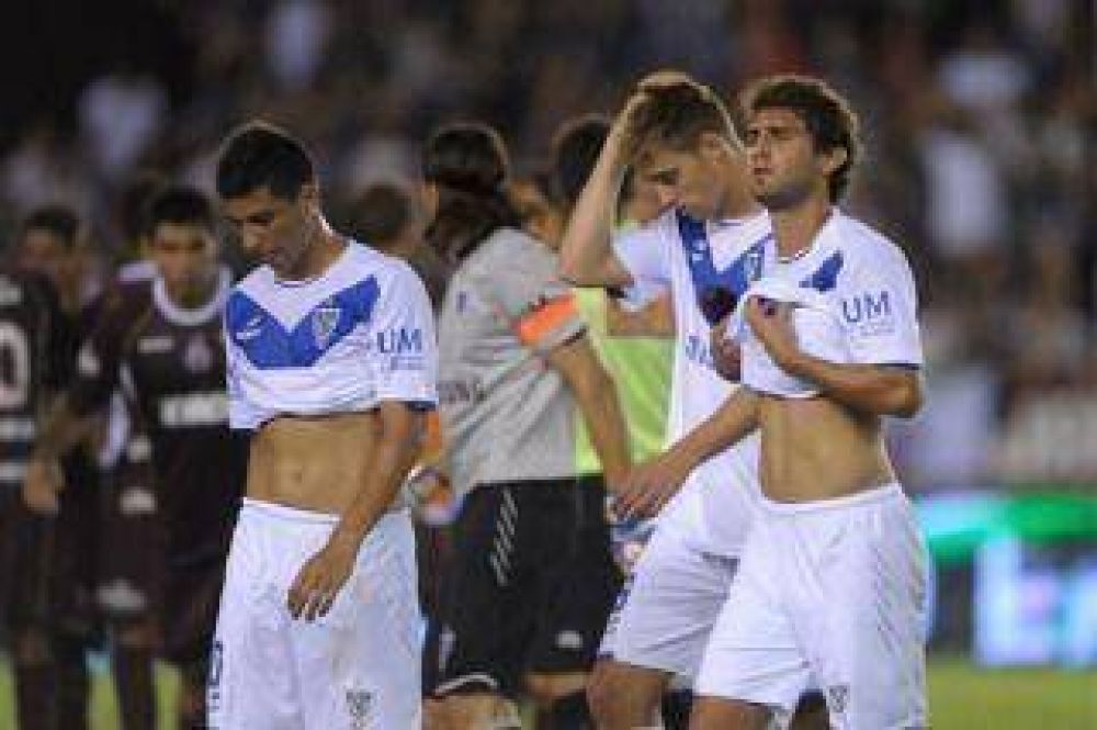 Lan�s le gan� a V�lez y se mantiene en lo m�s alto del certamen