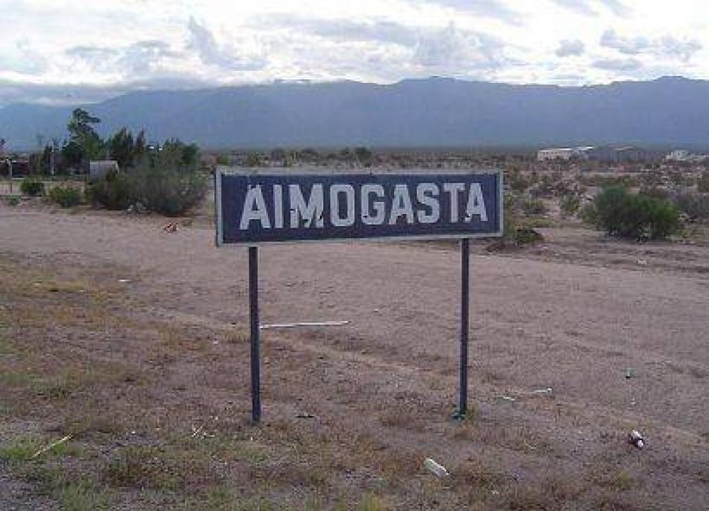 Contratados protestaron frente al municipio de Aimogasta por falta de pago