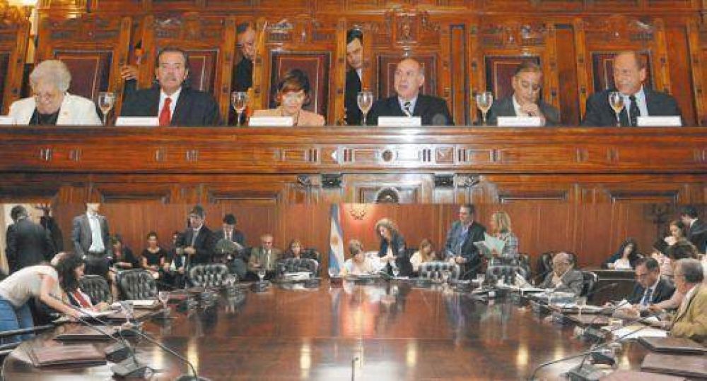 Jueces, fiscales y abogados debaten profundos cambios en el Poder Judicial