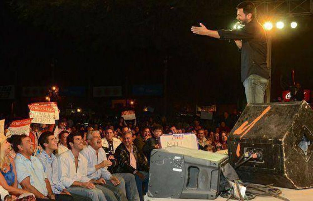 El Gobernador asisti� a la Serenata a Cafayate
