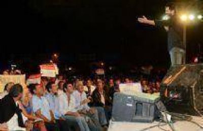 Comenz� la Serenata a Cafayate y el p�blico ovacion� a los destacados artistas
