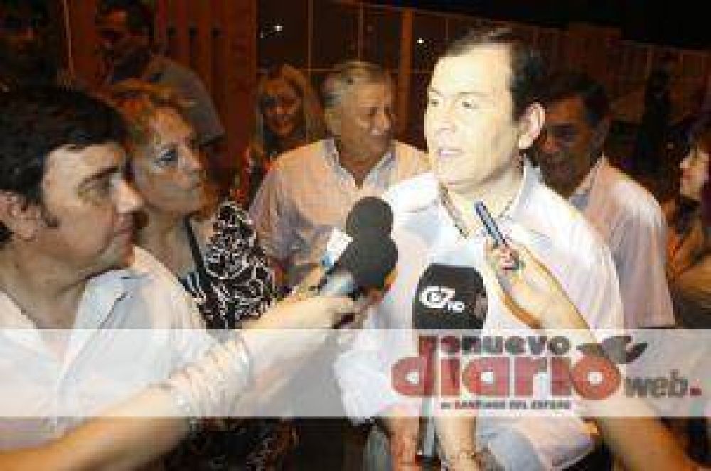 El gobernador Zamora presenci� la �ltima velada de los corsos