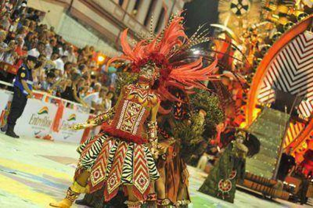 El Carnaval del Pas cerr febrero con una noche a todo baile y alegra