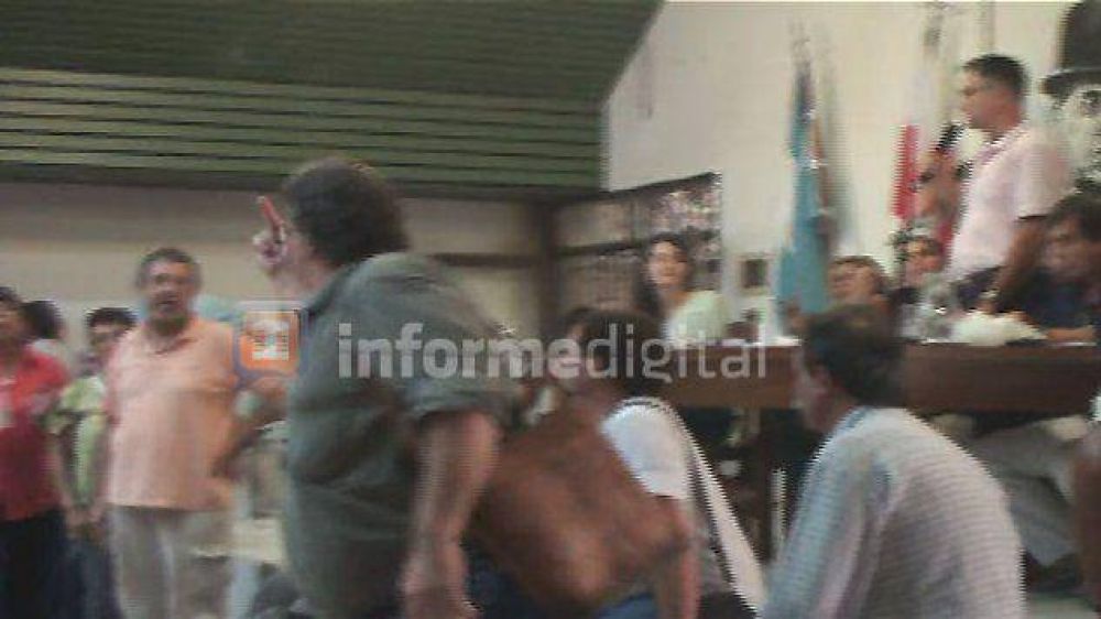  Esc�ndalo en el Congreso de la UCR