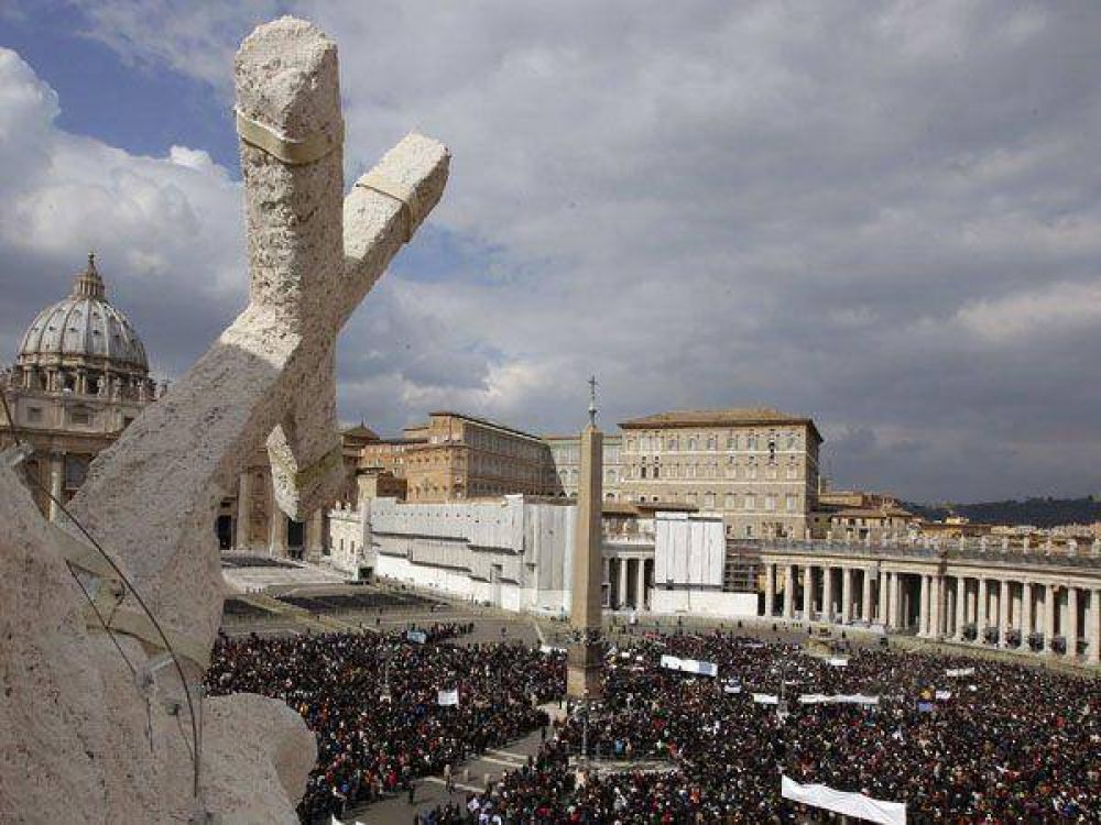 El �ltimo rezo dominical de Benedicto XVI como papa