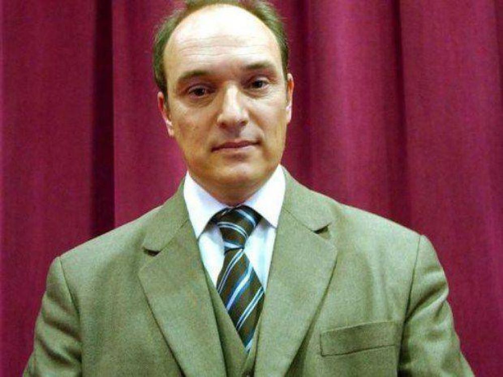 El procurador L�pez Vi�als, contra un reclamo de mujeres