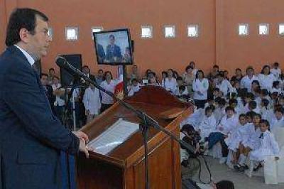 Zamora dejar� abierto el ciclo lectivo con la inauguraci�n de una escuela