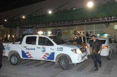 Le partieron la cabeza de un hachazo en una pelea y su vida corre serio peligro