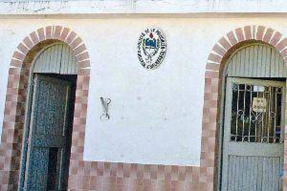 Quiso ingresar al baile por la fuerza y termin� baleado en una pierna