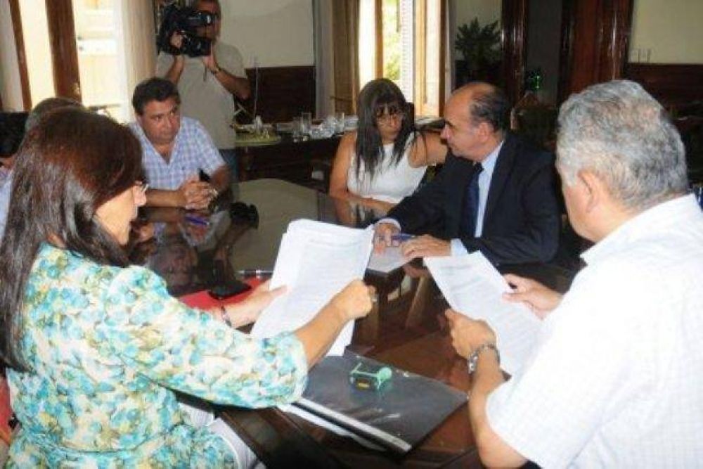 A pesar del acuerdo los gremios docentes van al paro