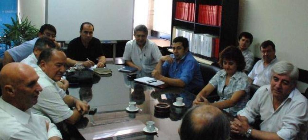 Intendentes y concejales de Convergencia se re�nen en Machagai